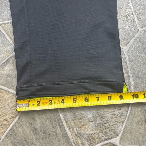 Under Armour Green HeatGear Semi-Fitted Capris - Picture 10 of 11